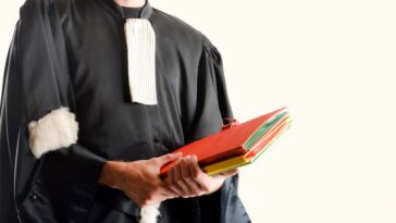 découvrez comment un avocat a réussi à surpasser le célèbre cycliste tadej pogačar lors d'une performance sportive, analysant les raisons de cet exploit inédit et ses implications dans le monde du cyclisme.