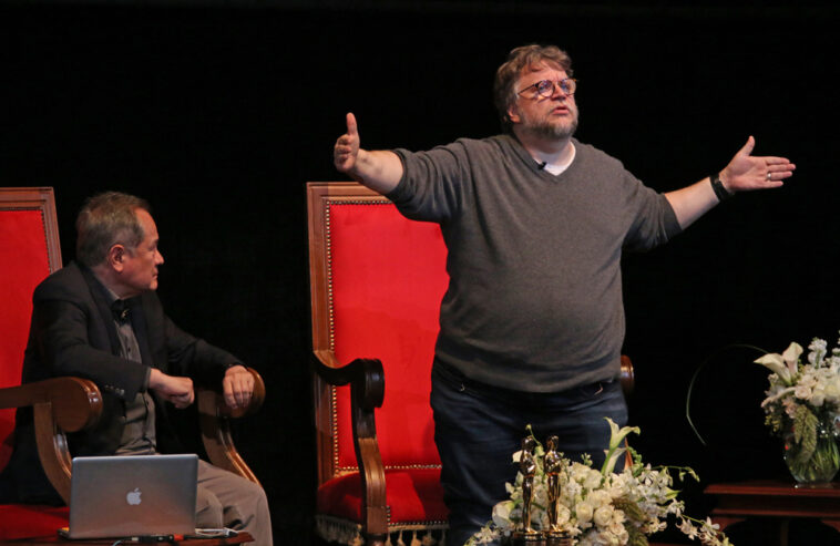 Plongée dans l'univers de Del Toro : Une exposition fascinante 7 découvrez l'exposition del toro, un événement incontournable présentant l'univers fascinant du réalisateur guillermo del toro à travers ses œuvres, objets, dessins et secrets de création. une immersion unique à ne pas manquer pour tous les passionnés de cinéma et d'art fantastique.
