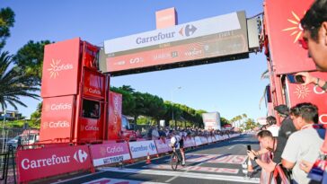 découvrez comment ferguson s'illustre à la vuelta avec des performances remarquées, des moments forts et une analyse de sa progression dans cette grande compétition cycliste.