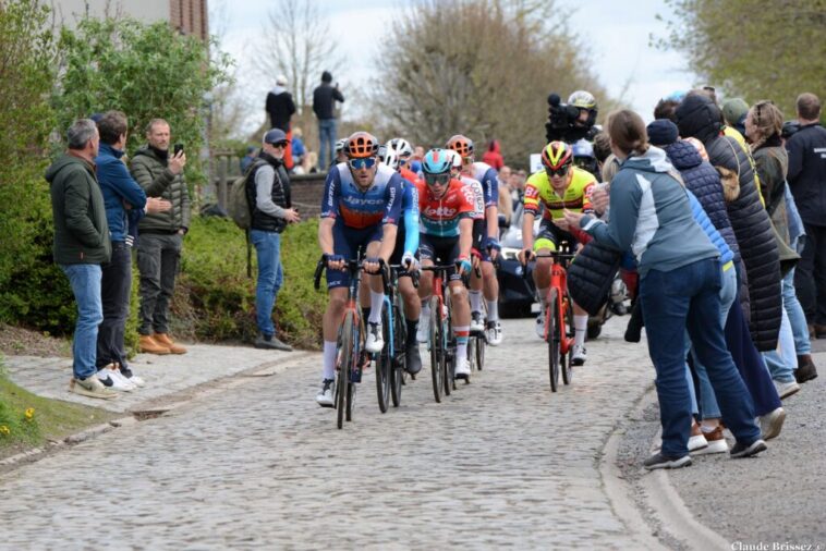 Le Jayco-AlUla attend l'approbation bancaire pour participer au UCI World Tour 7 découvrez comment l'équipe cycliste jayco-alula a obtenu l'approbation bancaire pour participer au prestigieux uci world tour. suivez leur parcours et les enjeux financiers derrière leur réussite.