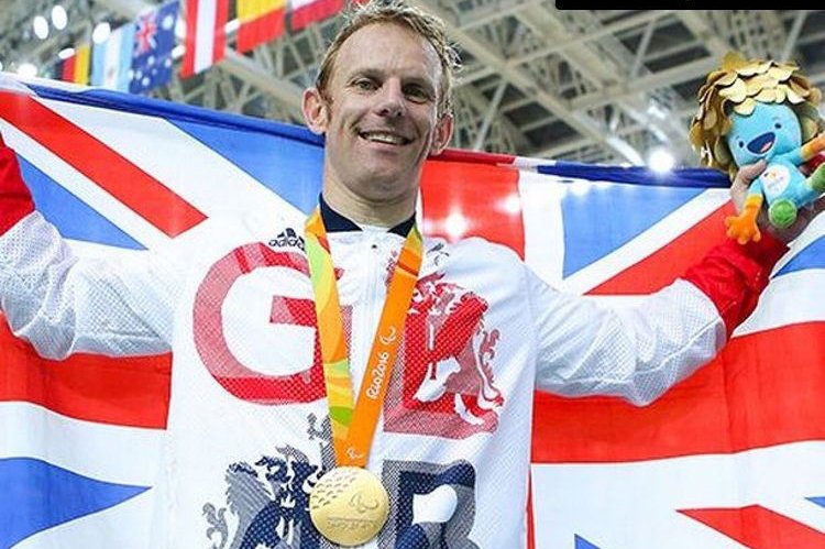 Jody Cundy : Le roi incontesté du cyclisme sur piste paralympique avec 16 titres consécutifs 7 découvrez l’incroyable parcours de jody cundy, véritable roi du cyclisme paralympique, multiple médaillé et source d’inspiration par sa détermination et ses performances exceptionnelles.