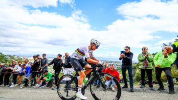 découvrez pourquoi tadej pogacar est considéré comme la perle rare du cyclisme mondial : talent, exploits, palmarès et perspectives d’avenir.