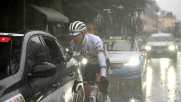 découvrez comment tadej pogačar a remporté une victoire éclatante lors du tre valli varesine, une classique cycliste italienne prestigieuse, en démontrant une fois de plus son talent et sa puissance.