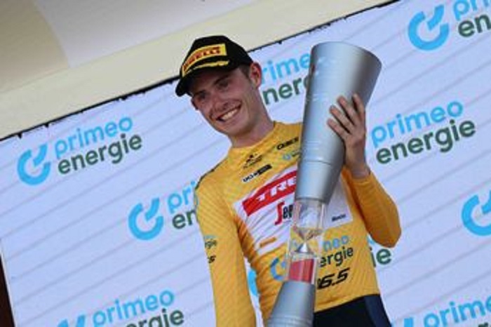 Rasmussen réagit à Skjelmose : « Ayuso a de meilleures chances de podium au Tour » 7 rasmussen analyse la performance de skjelmose et place ayuso comme favori pour le podium. découvrez les avis d'experts et les perspectives des coureurs pour la prochaine course.