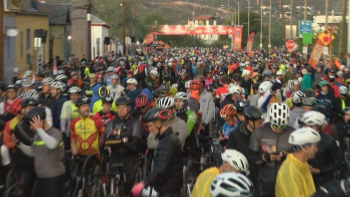 El Tour rend hommage à la légende cycliste de Tucson 7 découvrez notre hommage émouvant à la légende du cyclisme de tucson, célébrant sa carrière remarquable et son impact durable sur le sport.