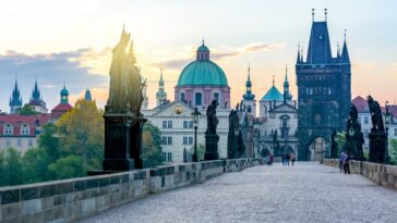prague souhaite devenir la ville hôte du tour de france 2029, offrant un cadre exceptionnel pour cette célèbre course cycliste internationale.