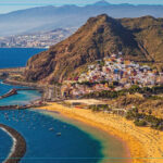 Tenerife en selle : une invitation passionnée pour accueillir La Vuelta 25 découvrez tenerife, une île spectaculaire offrant des paysages variés et un climat idéal, et suivez le parcours passionnant de la vuelta, l'une des plus grandes courses cyclistes d'espagne.