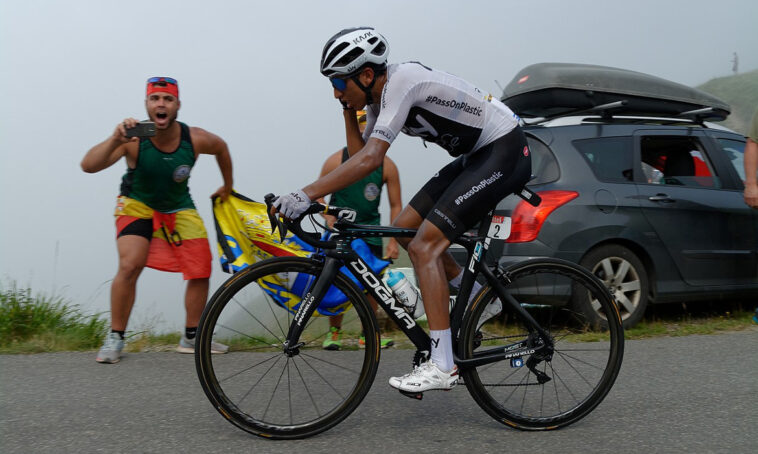 découvrez les détails du vol du vélo d'egan bernal lors du tour de france 2019, un moment marquant de la course cycliste.