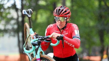 amandine fouquenet renforce sa confiance après sa victoire impressionnante au superprestige, démontrant son talent et sa détermination sur le circuit.