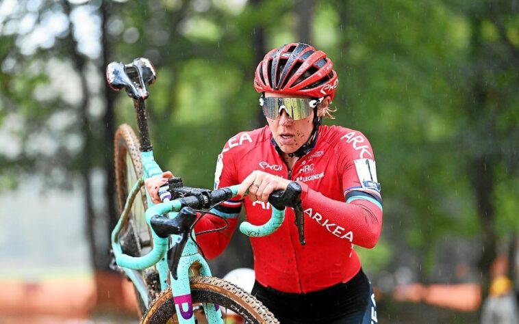 « J'espère que cela renforcera la confiance des équipes en me choisissant » : Amandine Fouquenet après sa victoire au Superprestige et ses podiums en Coupe du monde 7 amandine fouquenet renforce sa confiance après sa victoire impressionnante au superprestige, démontrant son talent et sa détermination sur le circuit.