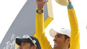 andy schleck apporte son soutien à ayuso pour décrocher la victoire au tour, renforçant les chances de succès dans cette compétition majeure.