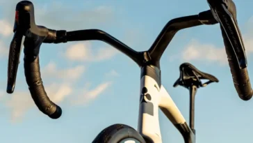 découvrez le coût élevé des vélos de luxe conçus à la manière de pogacar, alliant performance et design haut de gamme pour les passionnés de cyclisme.