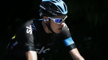 découvrez l'incroyable parcours de chris froome, un champion cycliste toujours debout face aux défis et aux adversités.