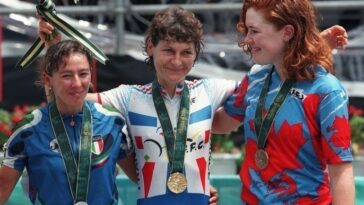 jeannie longo exprime son admiration pour l'audace et le courage du cycliste tadej pogačar, soulignant son impact remarquable dans le monde du cyclisme.