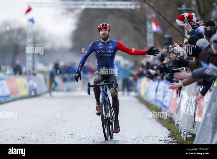 Joris Nieuwenhuis, leader de la série X2O, pourrait manquer des courses à cause de douleurs au genou 7 découvrez les dernières informations sur joris nieuwenhuis, leader de l'équipe x2o, qui pourrait être absent en raison de douleurs au genou. suivez les mises à jour sur son état et l'impact sur la compétition.