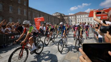 découvrez la vuelta 2026, une aventure cycliste extrême qui traverse 4 pays, mêlant défis sportifs et paysages spectaculaires.