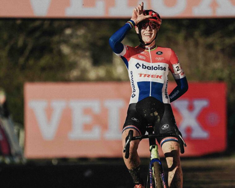 Coupe du Monde UCI de Cyclo-cross à Koksijde : Lucinda Brand écrase la concurrence et s'offre une victoire historique, sa huitième consécutive, grâce à une échappée en solitaire 7 lucinda brand décroche sa 8e victoire consécutive à la coupe du monde uci de cyclo-cross, affirmant sa domination dans la discipline.