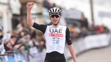 découvrez comment movistar a freiné la course tandis que tadej pogačar remportait la vuelta, illustrant une stratégie décisive et une performance incroyable.
