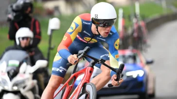 découvrez le regret de thibau nys lors de la compétition de cyclo-cross à namur, une étape marquante de sa carrière.