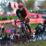 découvrez la victoire exceptionnelle de thibau nys qui remporte la coupe du monde, un exploit majeur dans sa carrière cycliste.