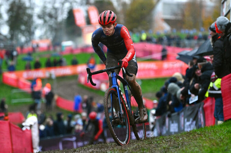 Thibau Nys s'envole vers la victoire en Coupe du Monde grâce à une spectaculaire envolée dans le dernier tour 7 découvrez la victoire exceptionnelle de thibau nys qui remporte la coupe du monde, un exploit majeur dans sa carrière cycliste.
