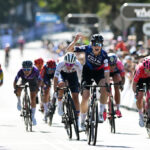 ally wollaston remporte la cadel evans great ocean road race dans un sprint final spectaculaire, offrant une victoire exceptionnelle et mémorable.