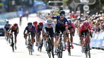 ally wollaston remporte la cadel evans great ocean road race dans un sprint final spectaculaire, offrant une victoire exceptionnelle et mémorable.