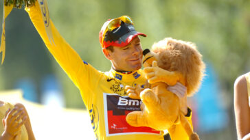 Deux coureurs victimes d'une collision avec un kangourou au Tour Down Under : fractures confirmées par les équipes 6 découvrez les détails de la collision entre des coureurs et un kangourou lors du tour down under, entraînant des blessures et perturbant la course.