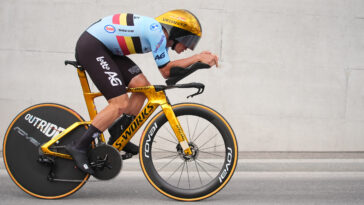 découvrez l'impressionnante ascension d'eyevnepol, un véritable ouragan sur la route, dans cette histoire captivante de vitesse et de maîtrise cycliste.