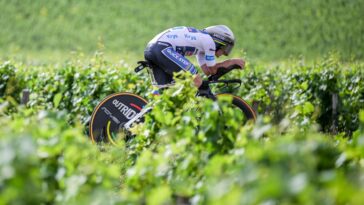 evenepoel se prépare intensément pour viser le tour de france et le championnat du monde 2026, avec l'ambition de briller sur les plus grandes courses cyclistes.