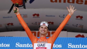 découvrez comment jay vine a triomphé lors du down under, une victoire spectaculaire qui marque son ascension dans le monde du cyclisme.