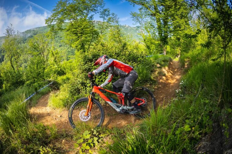 Keegan Swenson, star du gravel, rejoint Specialized Off-Road et propulse l'équipe vers le statut de super-équipe 7 keegan swenson rejoint specialized off-road pour renforcer l'équipe avec son talent exceptionnel en vtt et repousser les limites du cyclisme tout-terrain.