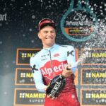 « J’ai l’impression d’un petit garçon remportant sa première course ! » – Marcel Kittel exulte après sa première victoire en tant qu’entraîneur sprint chez Unibet Rose Rockets 24 marcel kittel célèbre avec joie sa première victoire en tant qu'entraîneur sprint, marquant un nouveau succès dans sa carrière sportive.