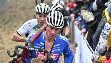 découvrez la première victoire historique de mathieu van der poel en coupe du monde, un moment mémorable pour le cyclisme.