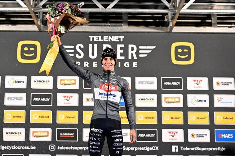 Superprestige Gullegem : Niels Vandeputte consolide sa première place au classement général après une lutte acharnée avec Michael Vanthourenhout pour la victoire 7 niels vandeputte renforce sa première position au superprestige de gullegem grâce à une performance impressionnante, affirmant son statut de leader incontournable.
