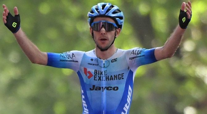 découvrez pourquoi simon yates quitte le cyclisme au sommet de sa carrière, mettant fin à une aventure sportive exceptionnelle.