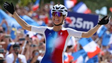découvrez tout sur le tour de france femmes 2027 au royaume-uni : itinéraires, étapes, équipes participantes et actualités de cette édition historique de la célèbre course cycliste.