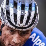 Coupe du Monde UCI de Cyclo-cross à Benidorm : Mathieu van der Poel écrase la concurrence grâce à une spectaculaire échappée en solo sur longue distance 25 van der poel s'impose avec brio lors de la coupe du monde uci cyclo-cross à benidorm, offrant une performance spectaculaire et une victoire mémorable.