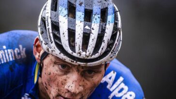 van der poel s'impose avec brio lors de la coupe du monde uci cyclo-cross à benidorm, offrant une performance spectaculaire et une victoire mémorable.