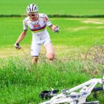 découvrez les déclarations de van der poel sur les blessures de wout et son retour en espagne, avec une analyse complète de leur impact sur la compétition.