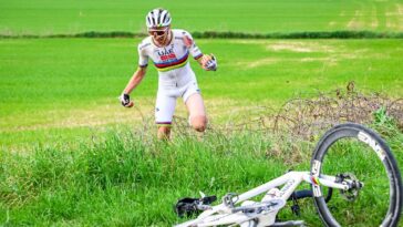 découvrez les déclarations de van der poel sur les blessures de wout et son retour en espagne, avec une analyse complète de leur impact sur la compétition.