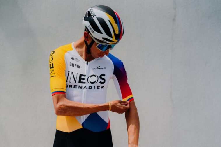 egan bernal sacré champion national pour la deuxième fois, confirmant son talent et sa domination dans le cyclisme.