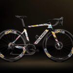 Espargaró dévoile fièrement la bicyclette iconique de Pogacar pour enrichir sa collection 24 espargaró présente la nouvelle bicyclette pogacar, alliant performance et design innovant pour les passionnés de cyclisme.