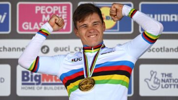 evenepoel remporte un contre-la-montre sans enjeu, démontrant sa maîtrise et sa détermination malgré l'absence de pression compétitive.