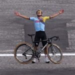 Jonathan Milan brille au UAE Tour en compagnie de son frère Matteo, qui signe une solide 3ème place 24 découvrez comment jonathan et matteo milan se sont illustrés avec brio lors de l'uae tour, un événement cycliste de premier plan.