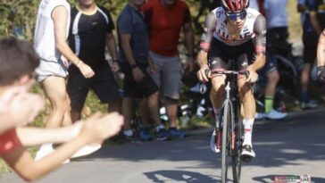 juan ayuso ambitionne de monter sur le podium du tour, prêt à relever le défi et à impressionner par ses performances.