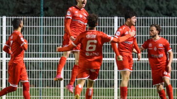 raúl garcía met fin à la disette du movistar à valence en délivrant une performance décisive qui relance l'équipe.