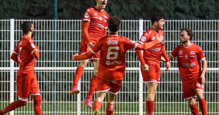 Raúl García Pierna met fin à la disette du Movistar à Valence 7 raúl garcía met fin à la disette du movistar à valence en délivrant une performance décisive qui relance l'équipe.