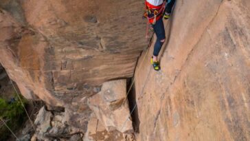 découvrez la légende fascinante du saut d'escámez, une histoire pleine de mystère et d'aventure qui captive les passionnés de folklore et de nature.