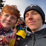 découvrez l'incident entre tadej pogačar et un fan agressif, un moment inattendu qui a marqué la carrière du cycliste slovène.